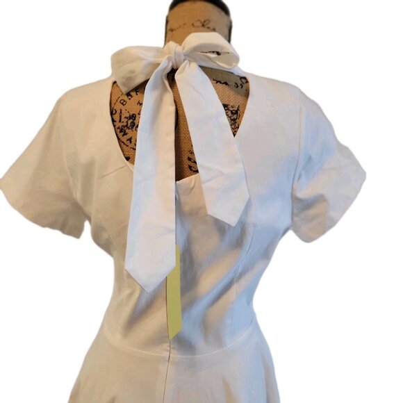 Gown Town White Dress XXL Partially Open Back Pockets Stretch Flowy Skirt - Picture 5 of 8